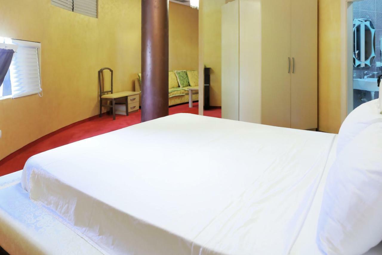 Hotel Gjuta Tirana Buitenkant foto