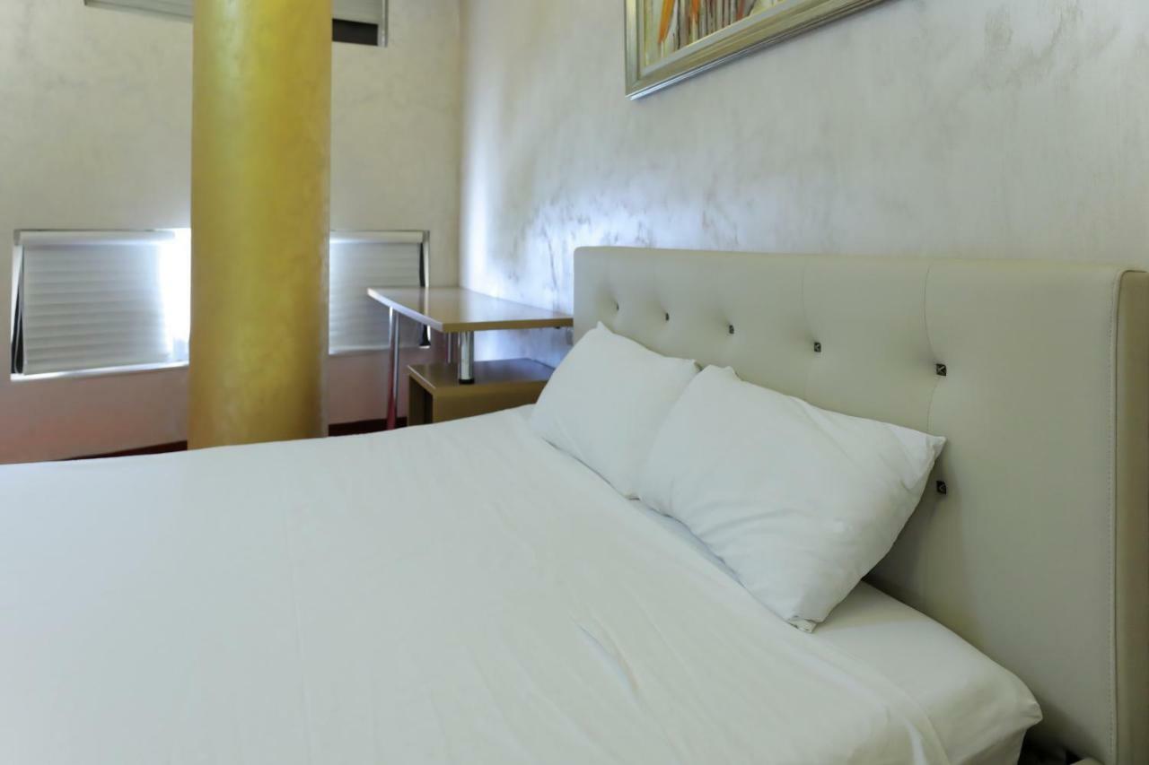 Hotel Gjuta Tirana Buitenkant foto