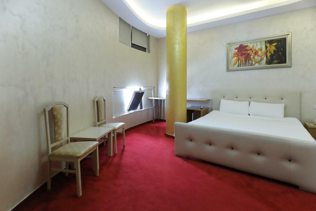 Hotel Gjuta Tirana Buitenkant foto