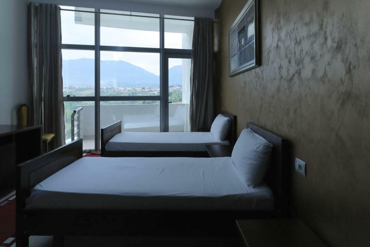 Hotel Gjuta Tirana Buitenkant foto