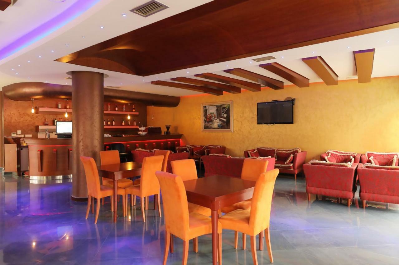 Hotel Gjuta Tirana Buitenkant foto