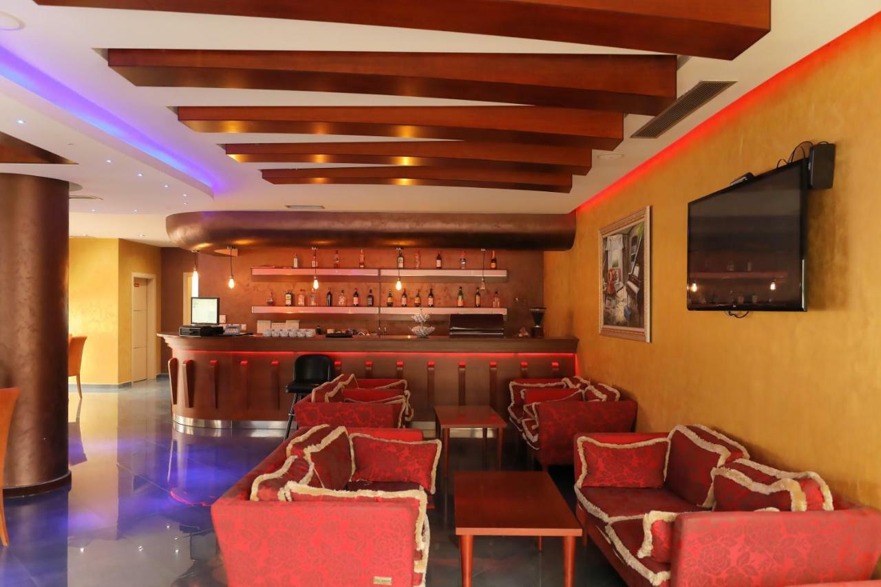 Hotel Gjuta Tirana Buitenkant foto