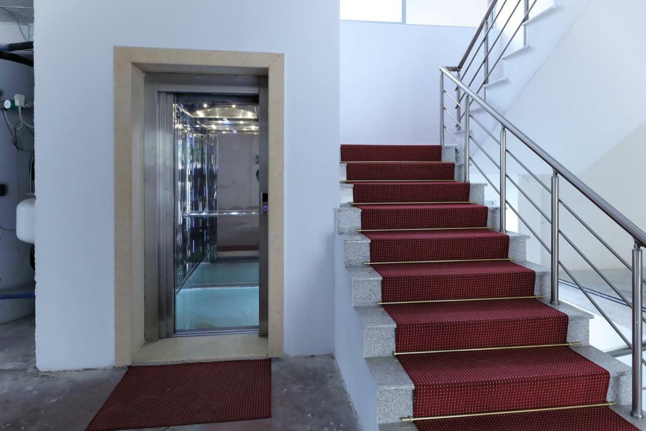 Hotel Gjuta Tirana Buitenkant foto