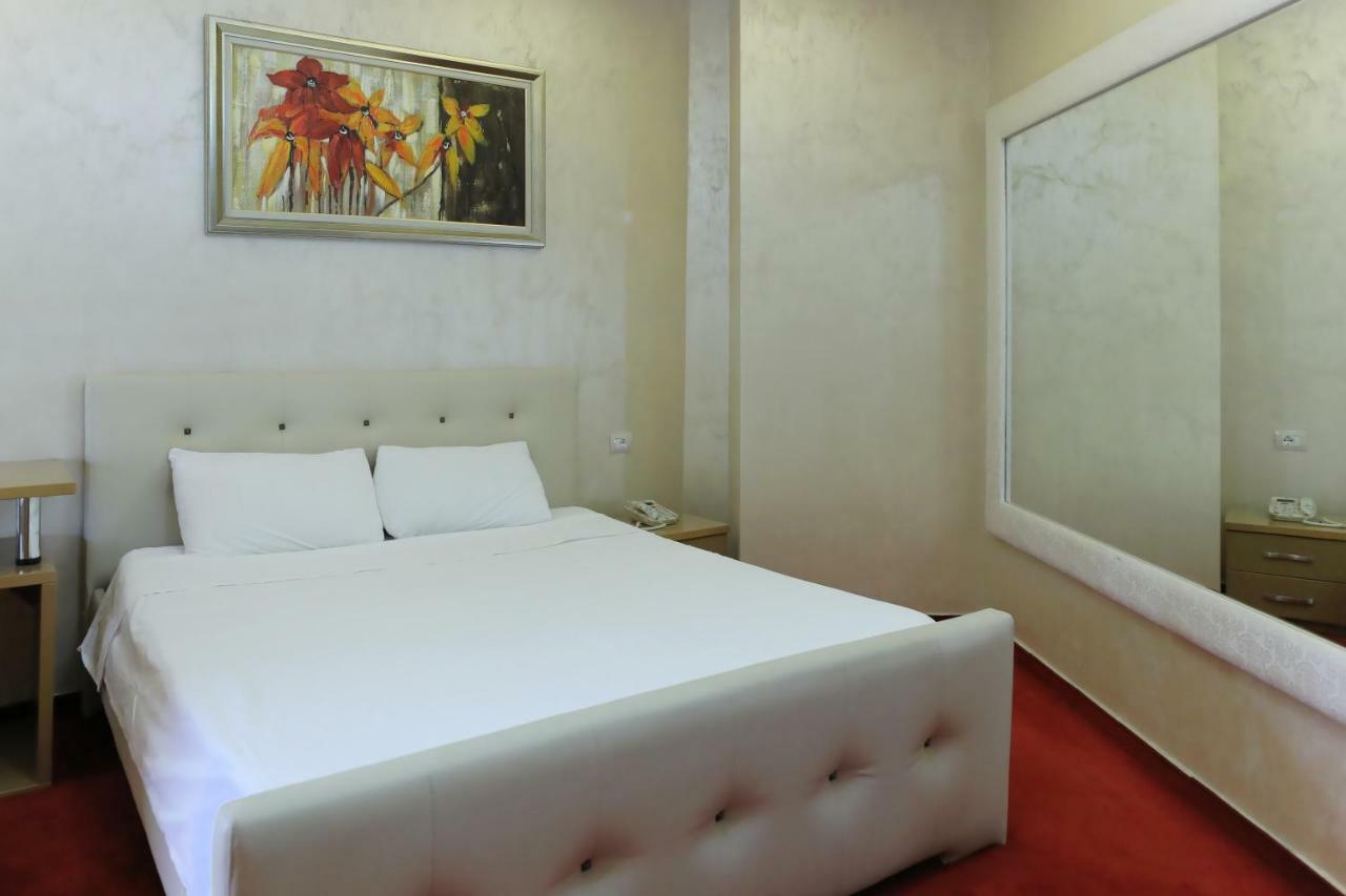 Hotel Gjuta Tirana Buitenkant foto