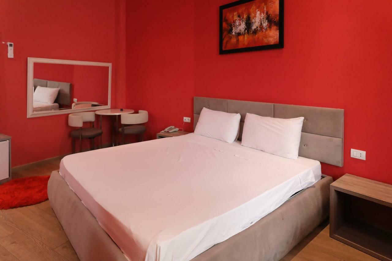Hotel Gjuta Tirana Buitenkant foto