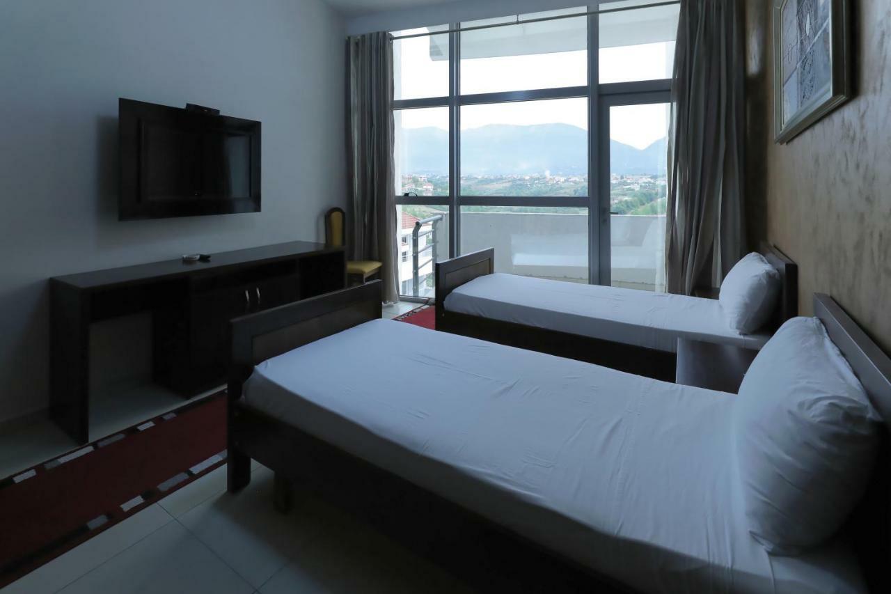 Hotel Gjuta Tirana Buitenkant foto