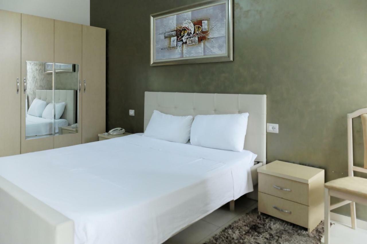 Hotel Gjuta Tirana Buitenkant foto