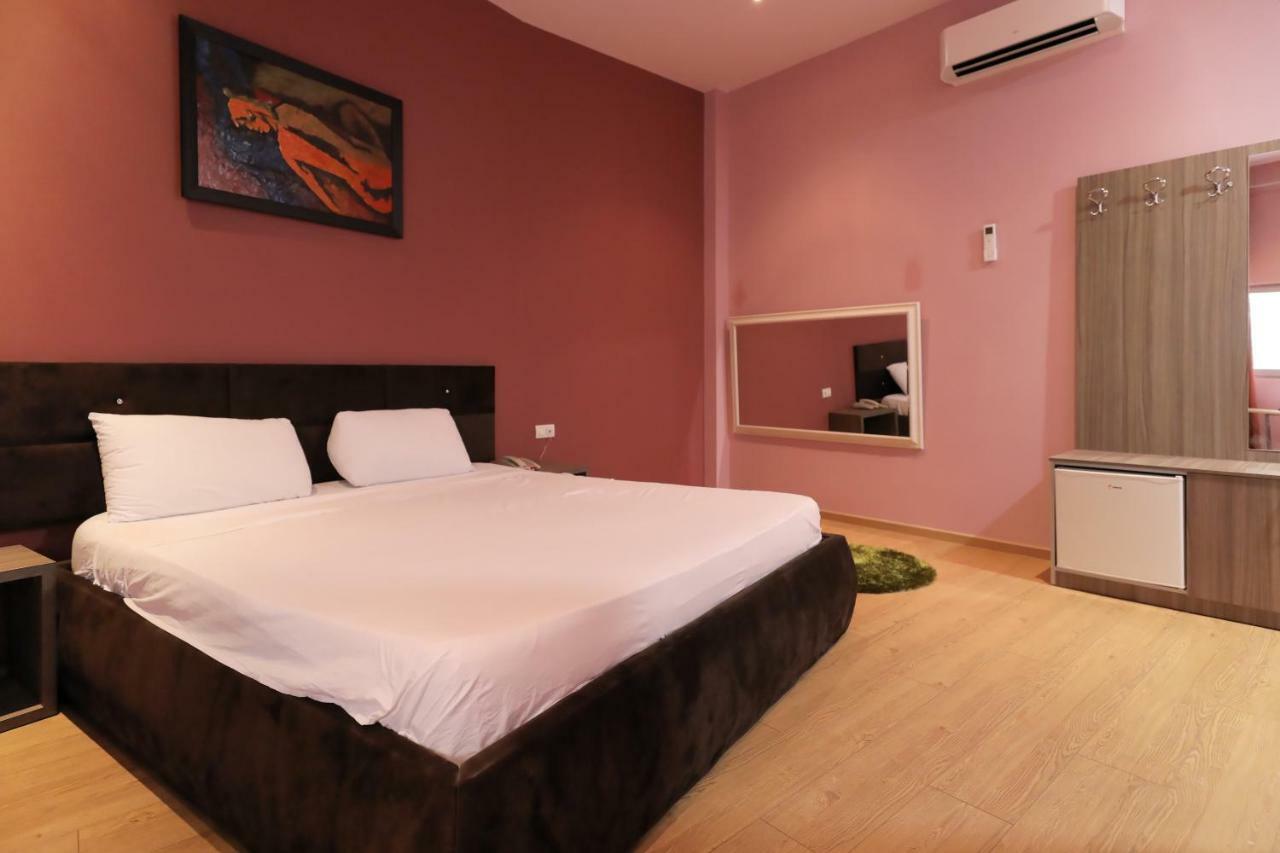 Hotel Gjuta Tirana Buitenkant foto