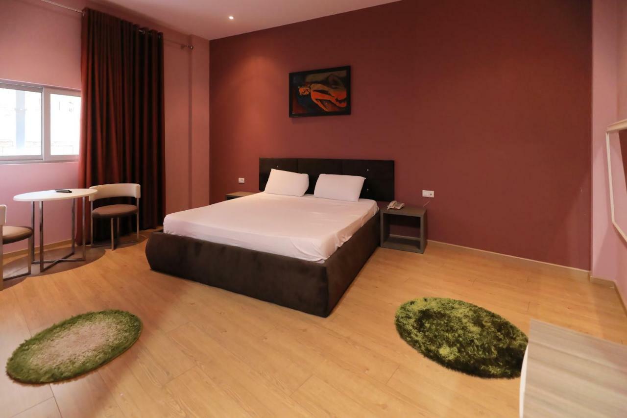 Hotel Gjuta Tirana Buitenkant foto