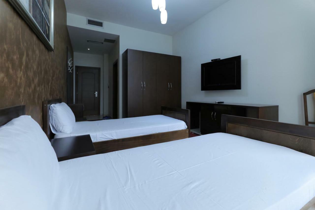 Hotel Gjuta Tirana Buitenkant foto