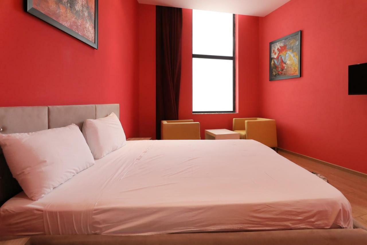 Hotel Gjuta Tirana Buitenkant foto